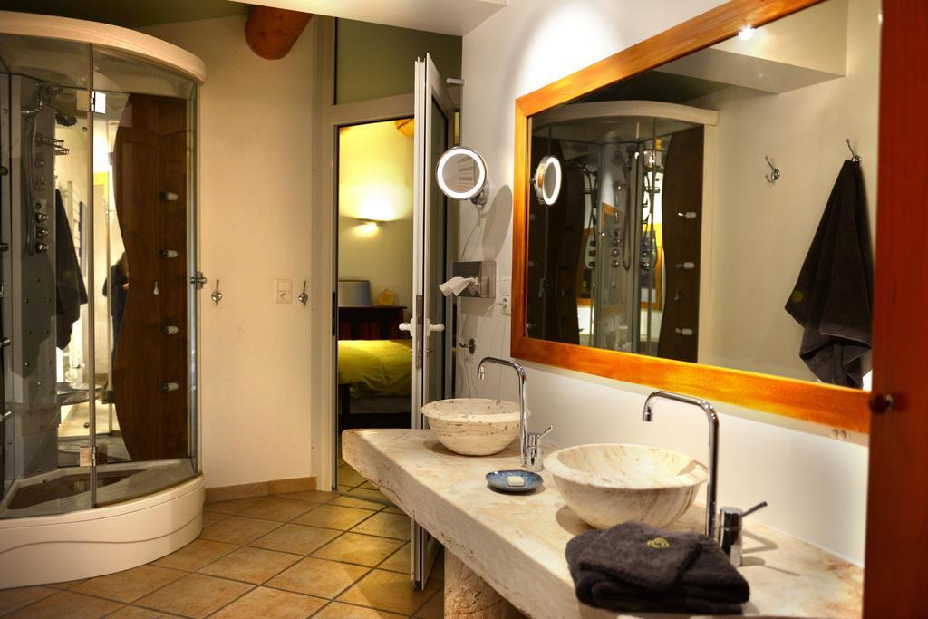 Mas De Carabelle Bed & Breakfast La Roque-Alric Room photo