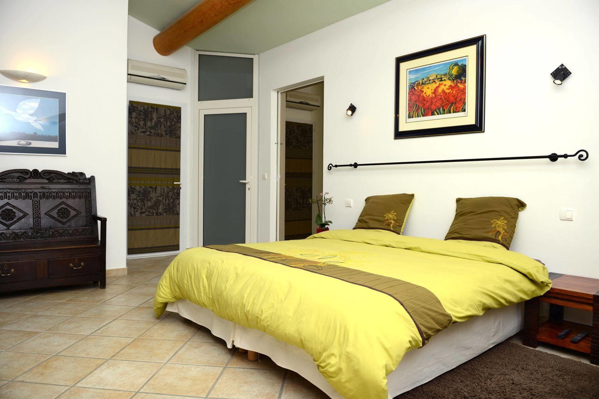 Mas De Carabelle Bed & Breakfast La Roque-Alric Exterior photo